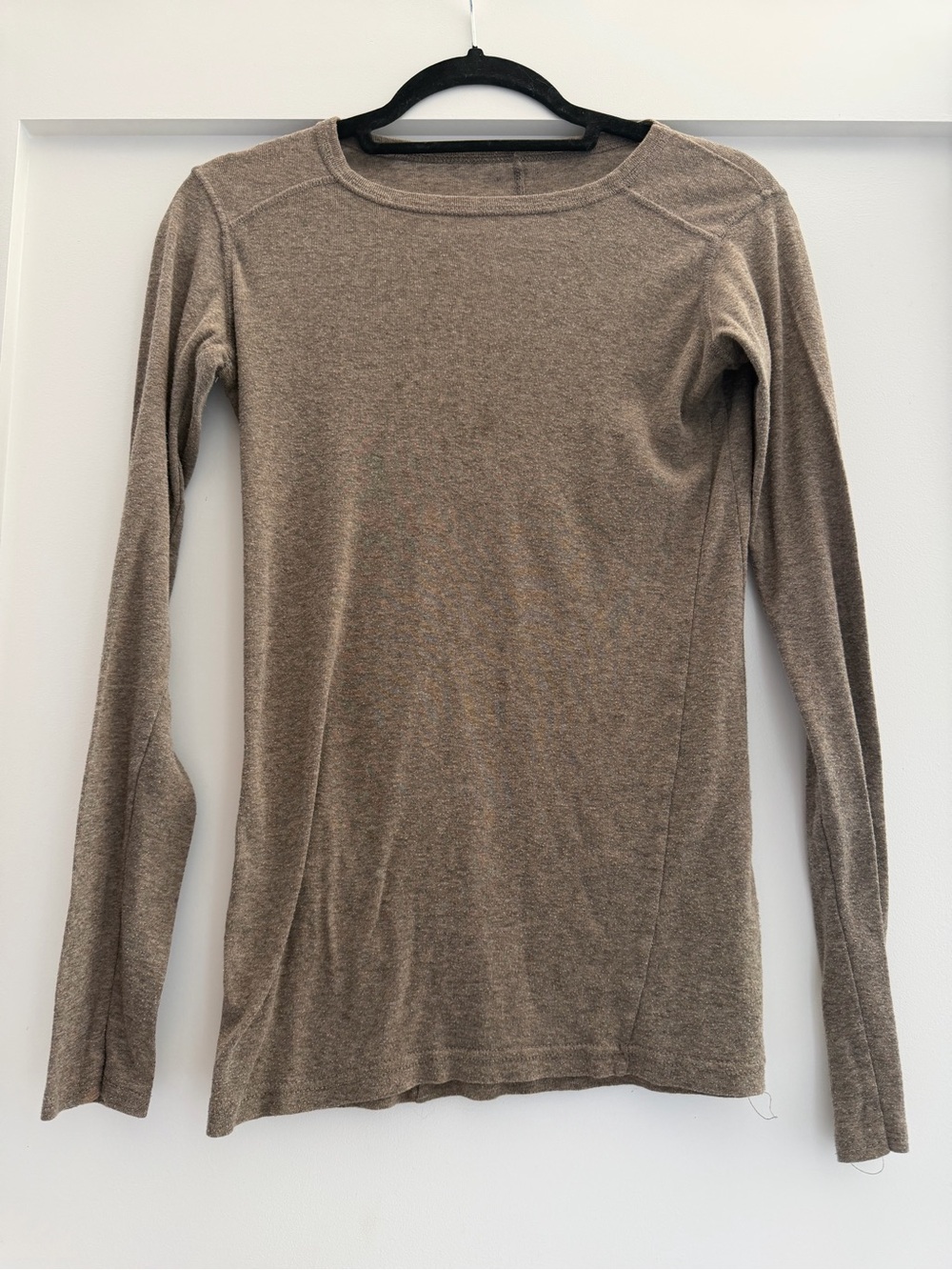 Women's Long-Sleeve Crewneck Top in Taupe
